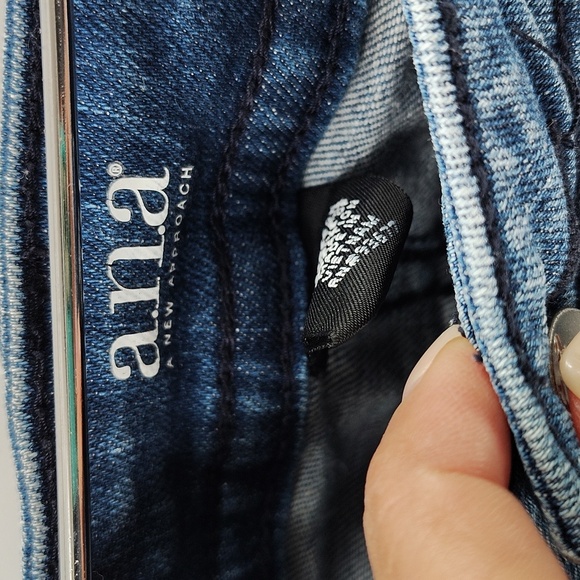 A New Approach a.n.a Crop Denim Jeans Size 29 Stitched Back Pockets - Picture 5 of 7